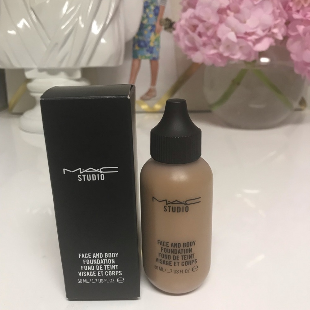 Mac face and body foundation